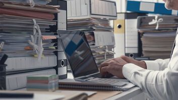 Jak długo przechowywać dokumenty firmowe i faktury?